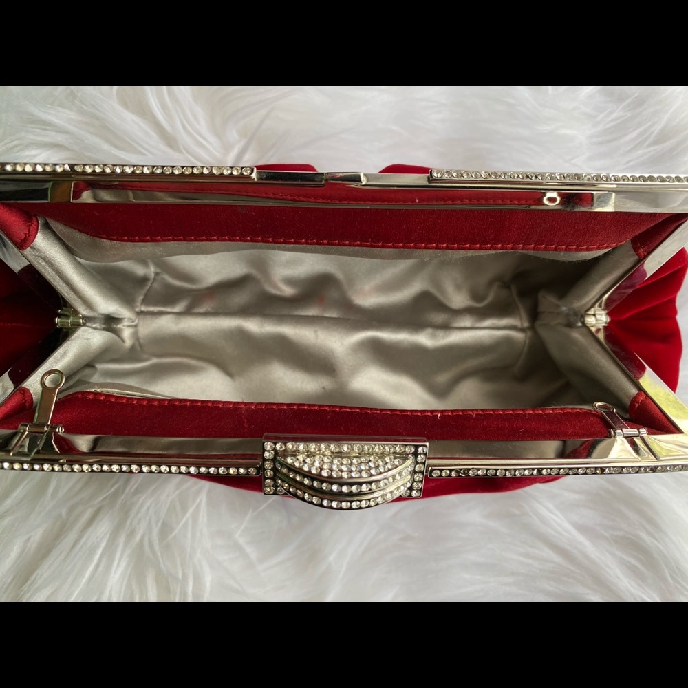 Judith Leiber Couture "Natalie" velvet clutch bag. - Picture 7 of 12